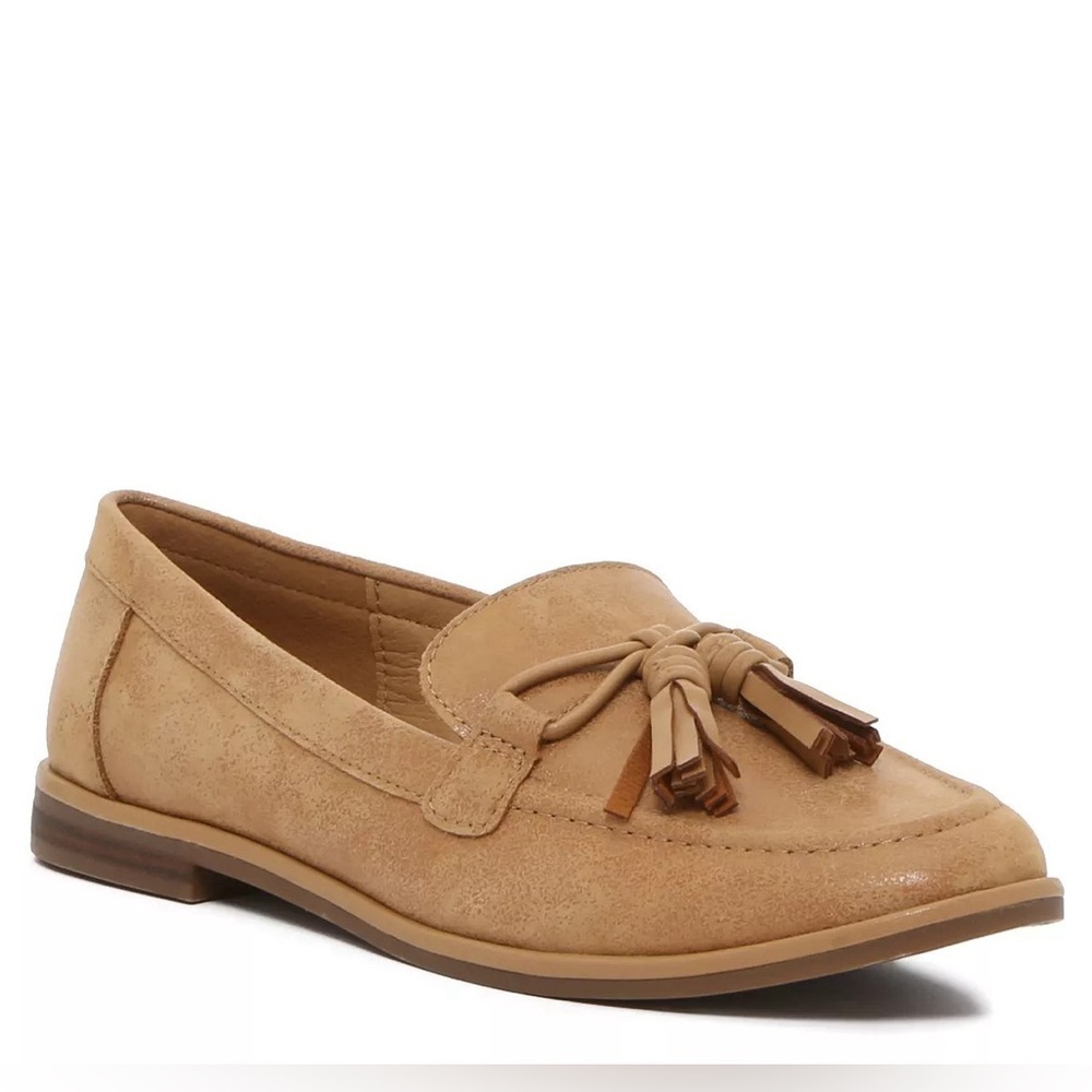 Crown Vintage Tan Tassel Loafers
